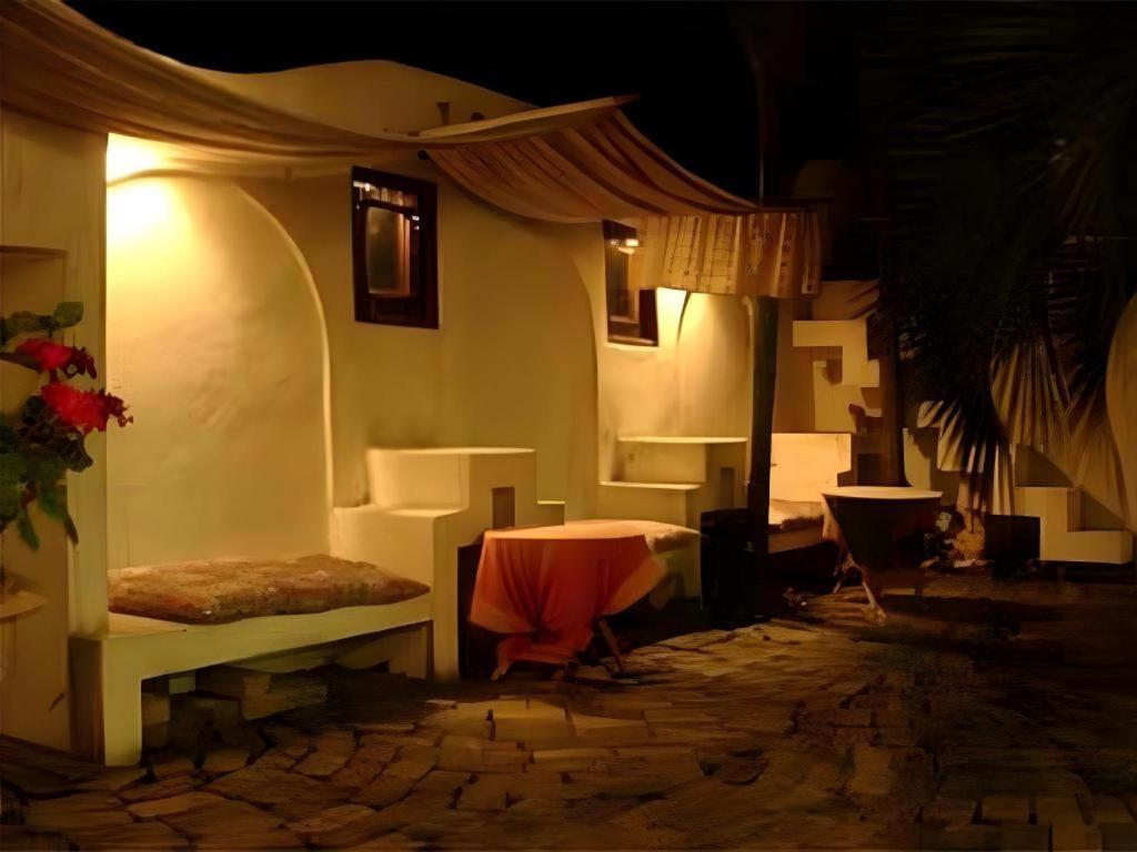 Arabian Art Hotel & Gallery อนจูกุ ภายนอก รูปภาพ